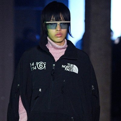 người mẫu phương oanh trình diễn bst maison margiela thu đông 2020