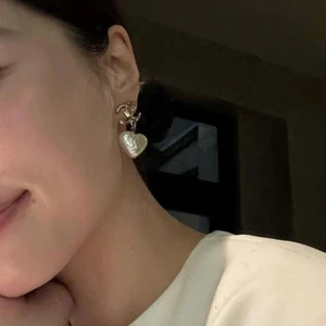 cô gái có làn da đẹp - dầu dừa