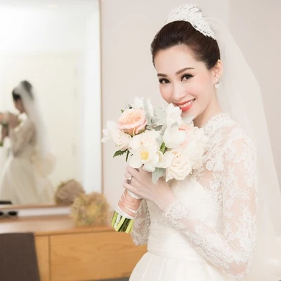 Váy cưới của Hoa hậu Đặng Thu Thảo gợi nhắc váy cưới nổi tiếng của công nương Grace Kelly