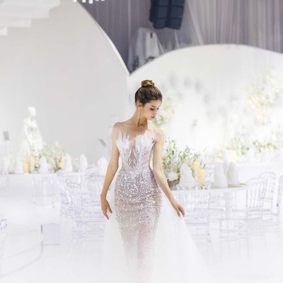 những mẫu váy cưới lộng lẫy trong triển lãm