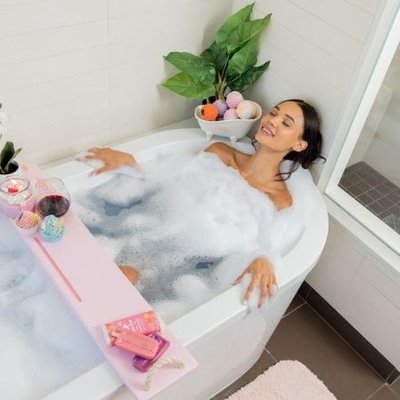 giảm stress cùng bath bomb