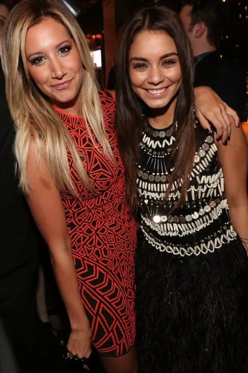 Ashley Tisdale và Vanessa Hudgens lần đầu song ca với nhau