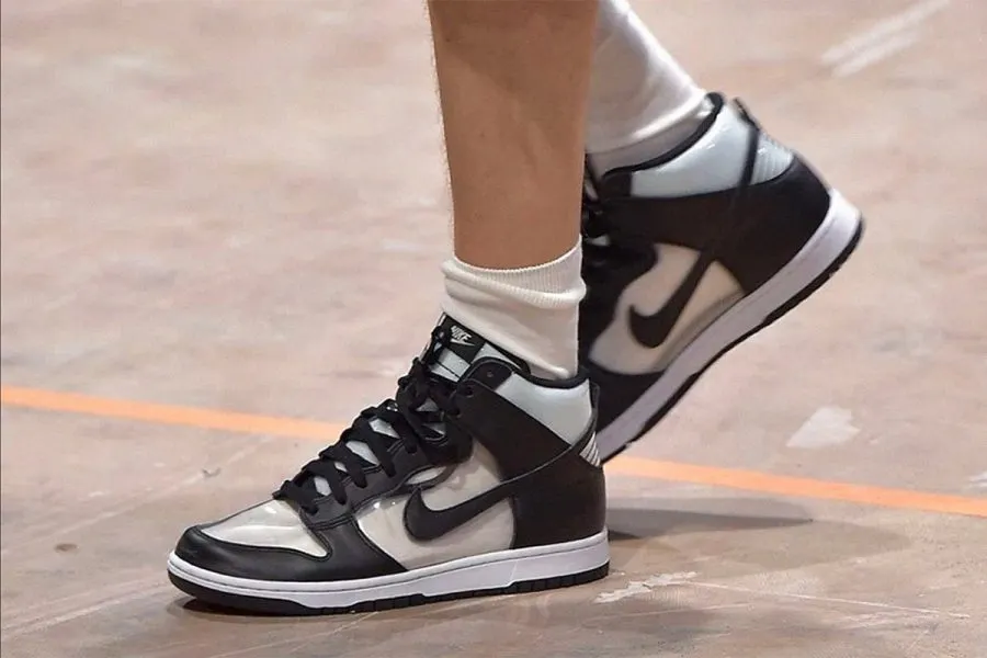 giay-the-thao-COMME-des-GARÇONS-x-Nike-“Clear”-Dunk-High-elle-man-2-1-e1491569472229