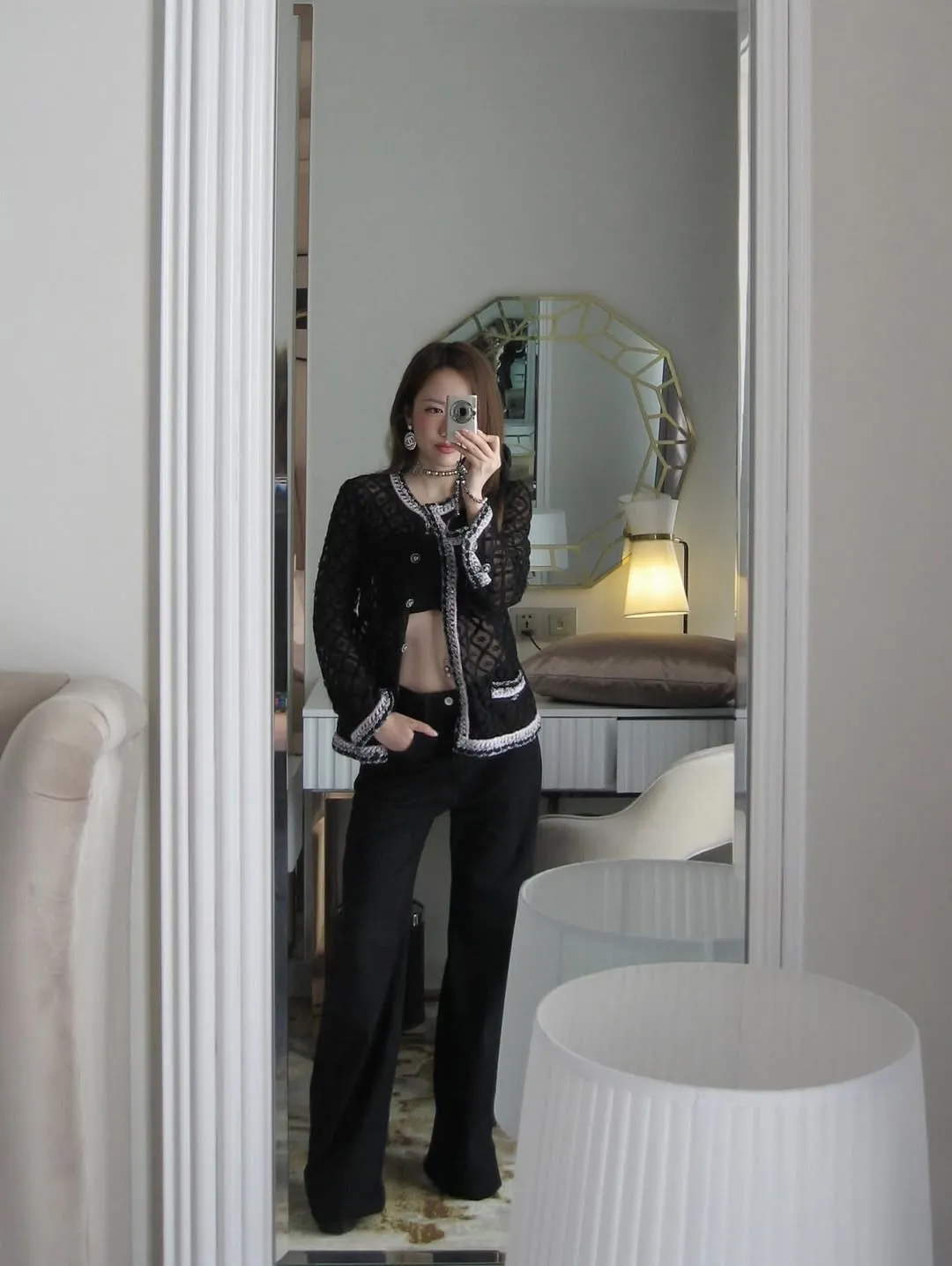 Phương ly chọn quần áo đúng size 