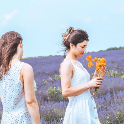 Hai cô gái có tình bạn đẹp