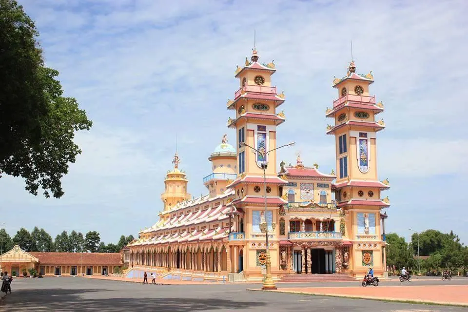 địa điểm hành hương miền Nam - tòa thánh Tây Ninh - elle vietnam