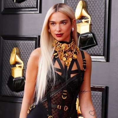 thời trang thảm đỏ Grammy 2022