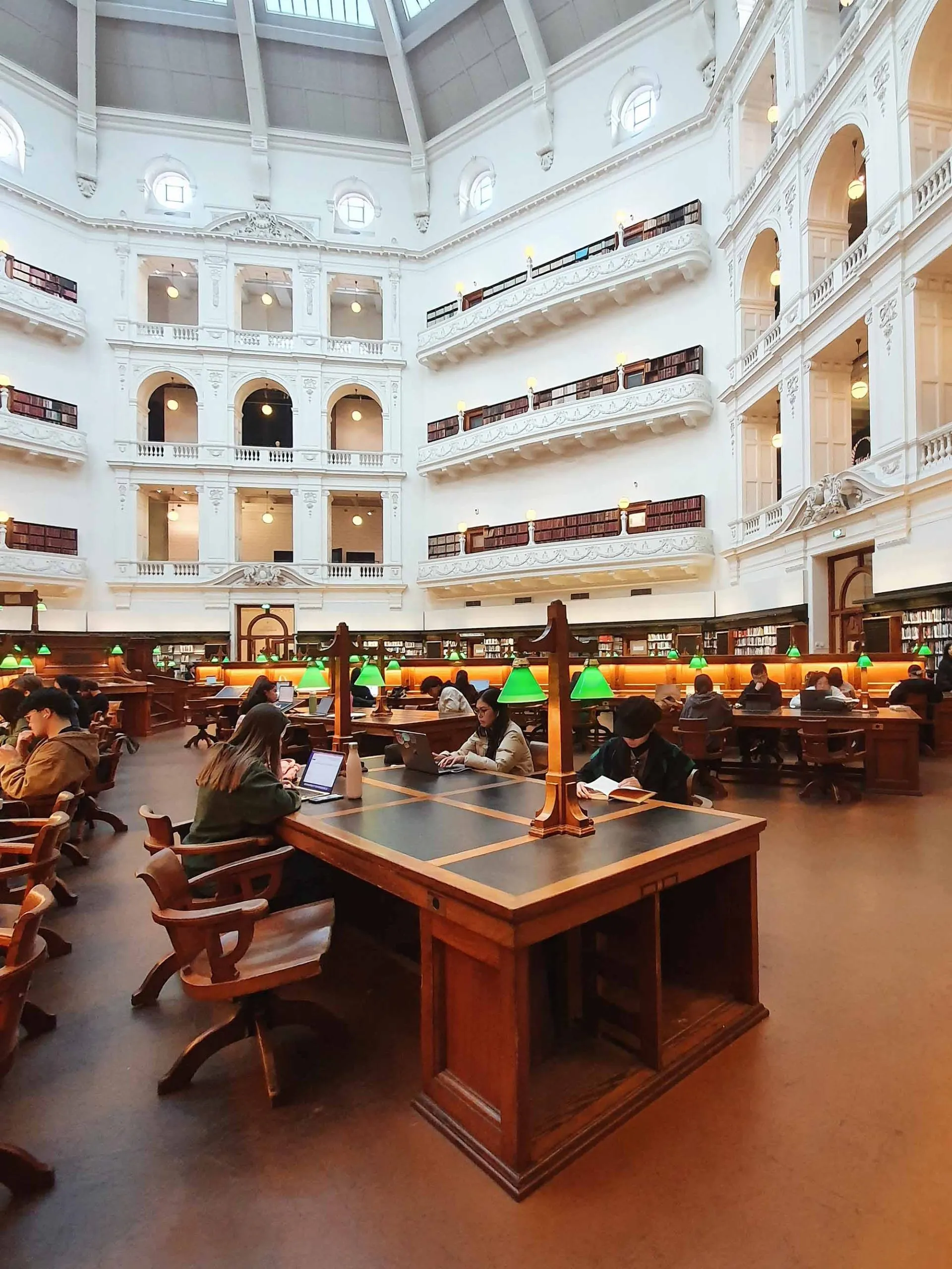 phòng đọc la trobe