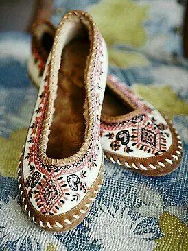 Phong cách thời trang boho chic qua giày búp bê