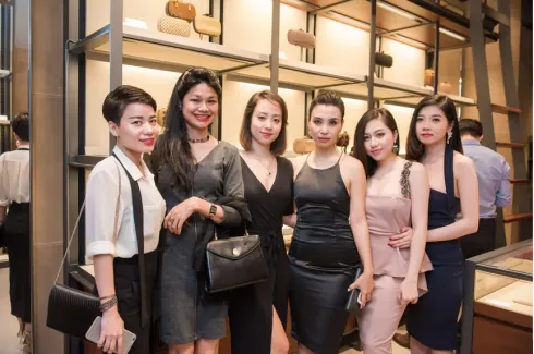 nhung-quy-co-ha-noi-tai-trien-lam-bottega-veneta-knot 05