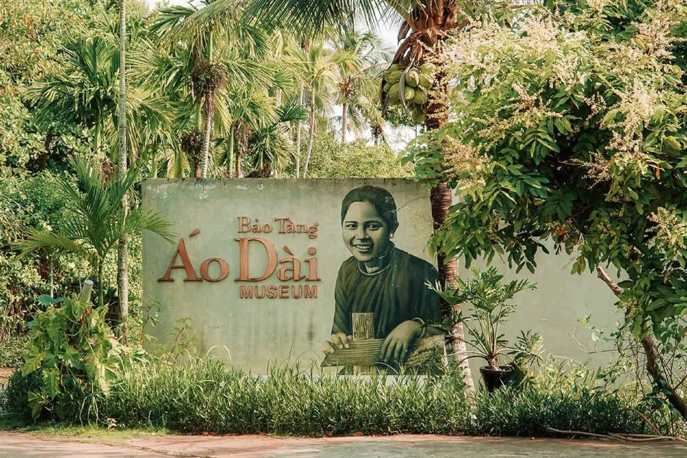 Mặt trước Bảo tàng Áo dài Việt Nam