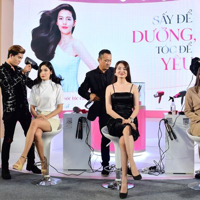 panasonic beauty nhà tạo mẫu tóc Tuấn Ngọc và khách mời tham gia sự kiện feature ngang