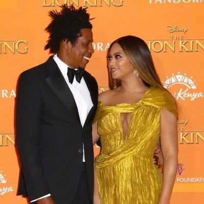 beyoncé mặc đầm của nhà thiết kế công trí cùng chồng dự công chiếu phim Vua Sư Tử