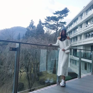 Hương Ly đại diện Việt Nam trình diễn tại show thời trang Nhật Bản