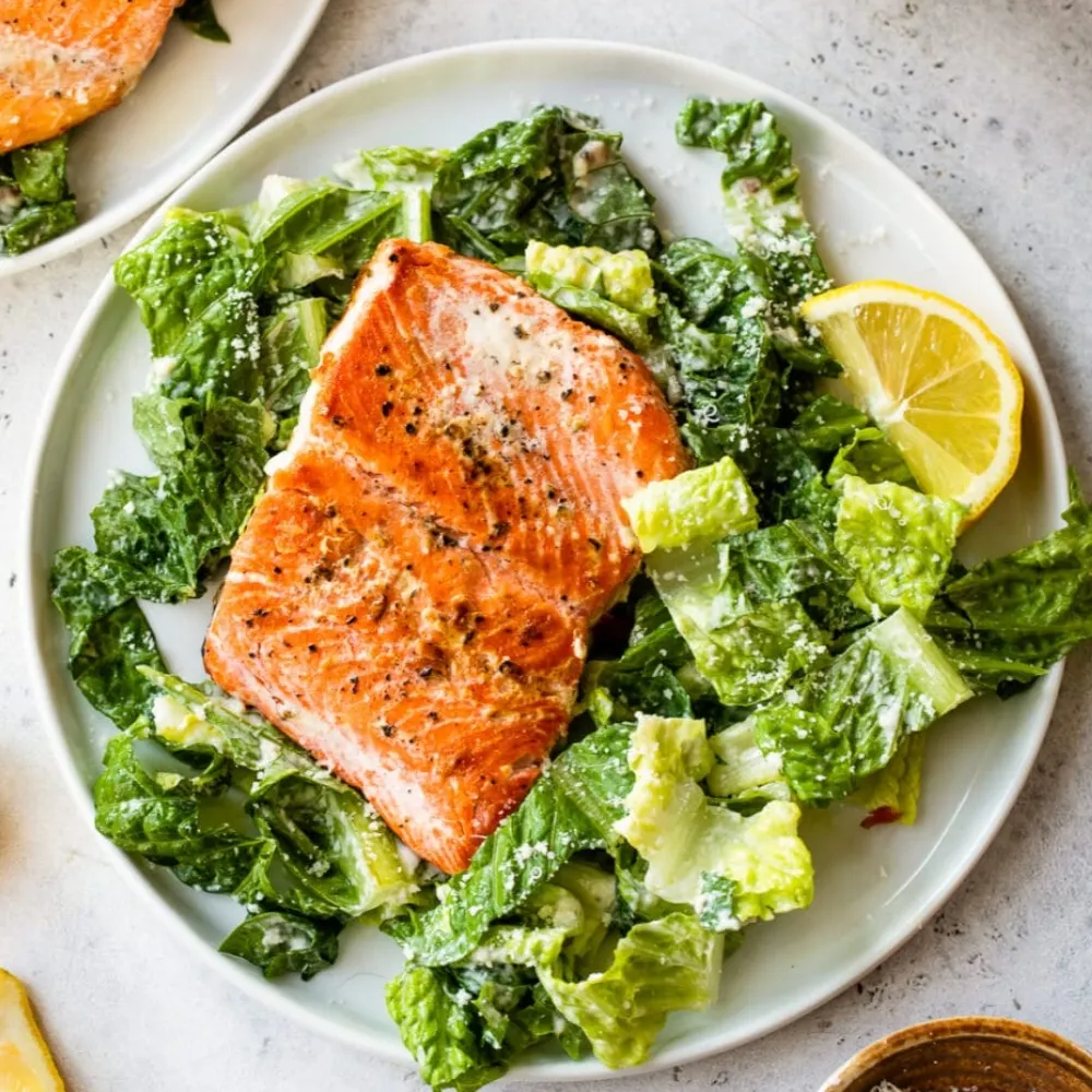 salad cá hồi nướng