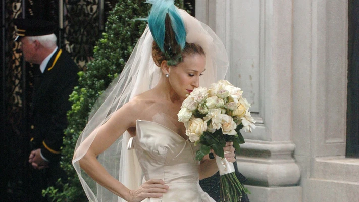 váy cưới Vivienne Westwood cuar Carrie Bradshaw trong Sex and the City