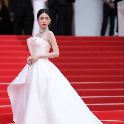 Châu Dã đẹp tại Cannes 2025