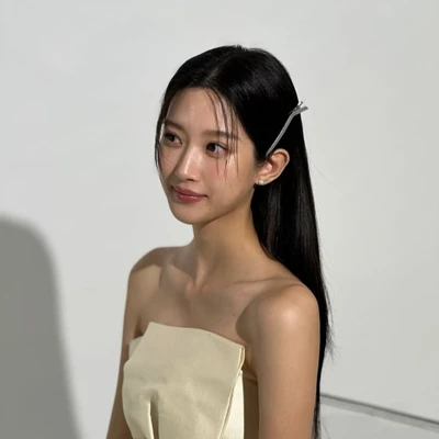 Moon Ga-young với mái tóc được duỗi thẳng