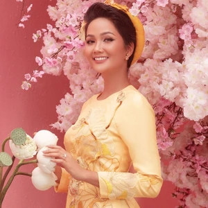 Bí quyết làm đẹp để vẻ ngoài rạng rỡ như những đóa hoa mùa Xuân