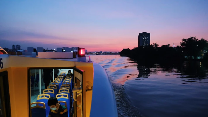 địa điểm xe bus trên sông