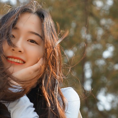 mối quan hệ giữa nụ cười và sự cô đơn