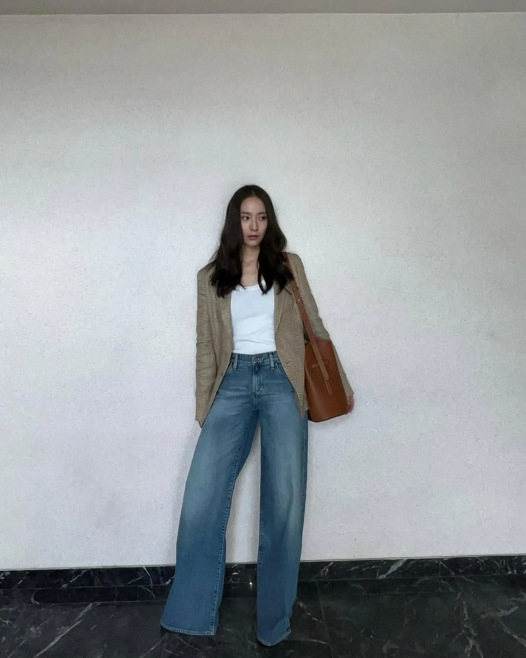 Krystal diện vest màu kem 
