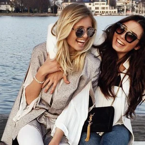 ELLE lắng nghe bạn: Bí quyết tự tin hơn trước hội bạn thân