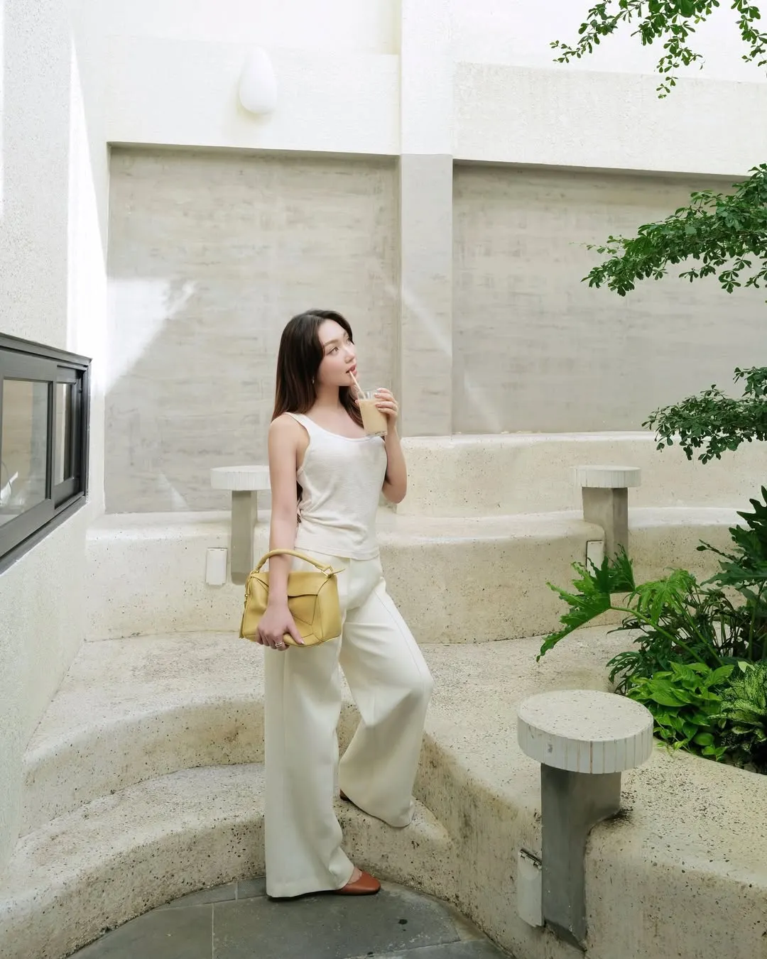 Chloe Nguyễn bản phối monochrome