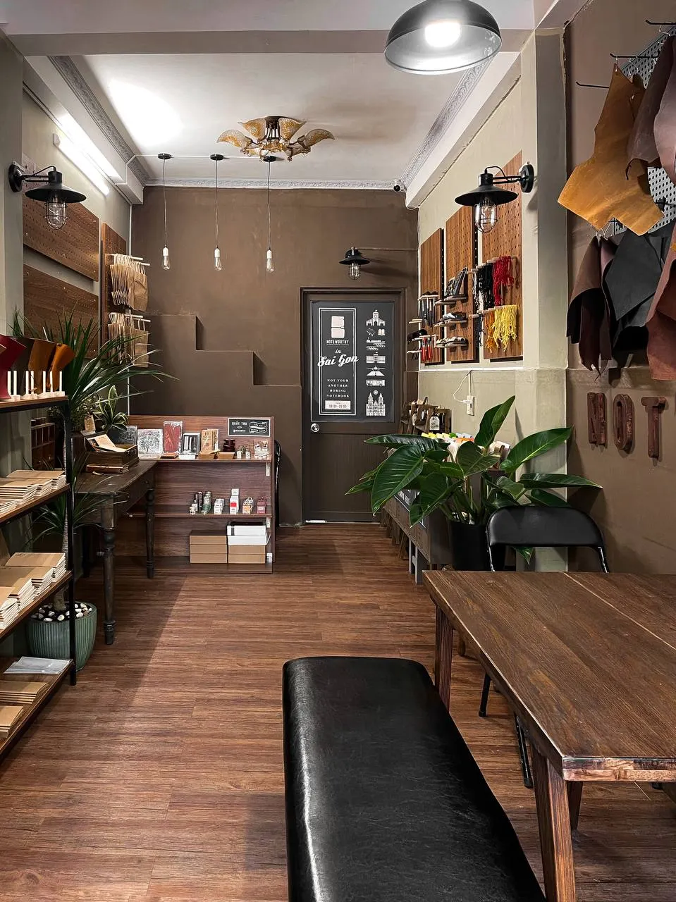 Không gian workshop làm sổ tay tại Sổ tay Noteworthy trong chiến dịch ELLE Lifestyle Map