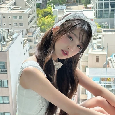 Hình ảnh Jang Won Young với làn da trắng sáng nhờ tẩy da chết kỹ càng.