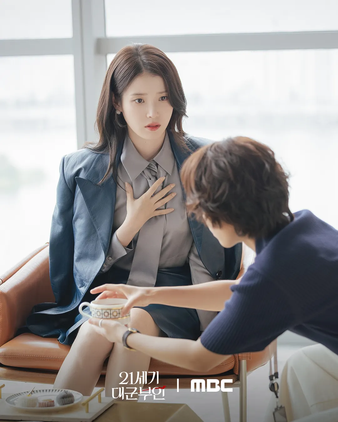 ELLE-PHONG-CACH-THOI-TRANG-IU-PERFECT-CROWN-PHIM00012