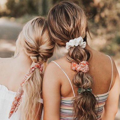 Cách làm scrunchie buộc tóc đơn giản tại nhà trong mùa Hè