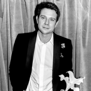 elle-thumb-vuong-jonathan-anderson-the-fashion-awards-2025