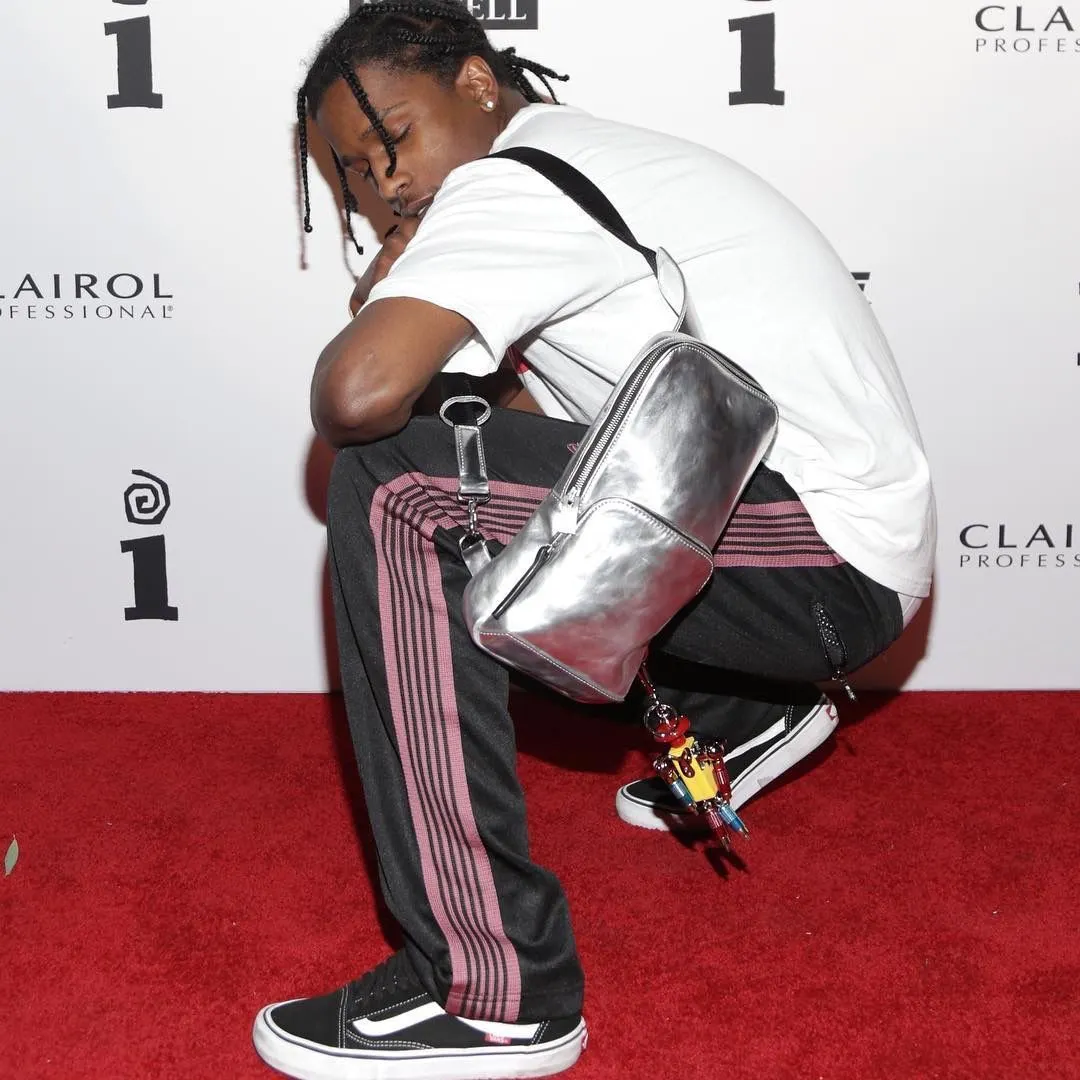 Rapper A$AP Rocky được biết đến như một fan trung thành của NDLS khi thường xuyên xuất hiện cùng chiếc track pants sọc thêu bướm. 