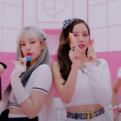 Blackpink biểu diễn ca khúc trong The Album
