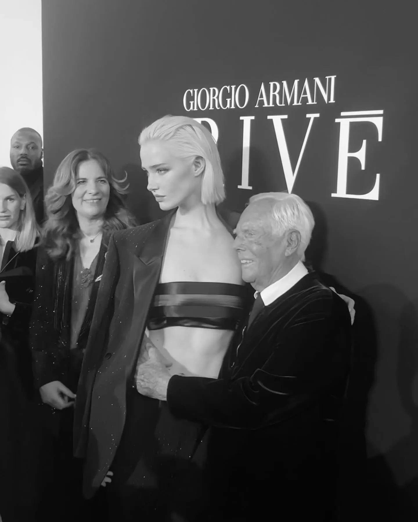 Dù là người mẫu hay khách mời front-row, Lara Cosima lẫn Giorgio Armani đều ngự trị một vị trí thật đẹp trong trái tim của nhau (Ảnh: @laracosima_)