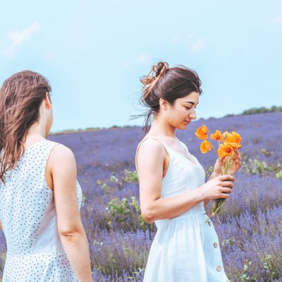 Hai cô gái có tình bạn đẹp