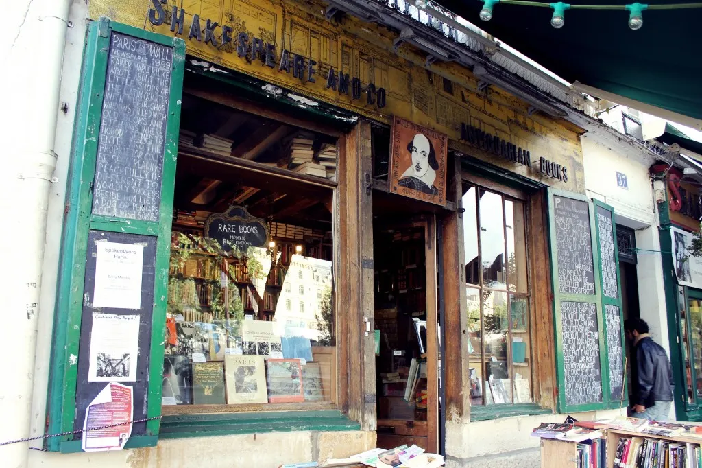 Du lịch Pháp - Châu Âu thu nhỏ trong lòng nước Pháp - Hiệu sách Shakespeare&Co.