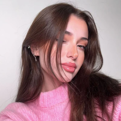 cô gái Nga có đôi môi gợi cảm