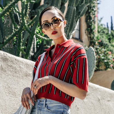 áo polo crop top đỏ kẻ sọc hiện đại xu hướng hè 2020