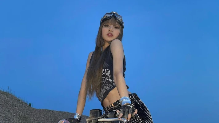 lisa emo girl quần áo đen