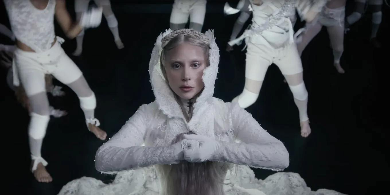 thiết kế trang phục MV Abracadabra lady gaga