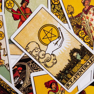 Những kênh tarot online giúp chữa lành tổn thương và phát triển bản thân