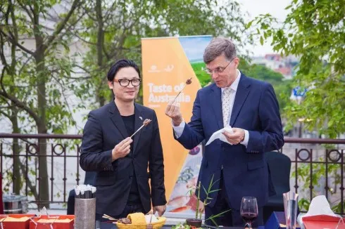 ngài đại sứ đặc mệnh toàn quyền Úc <mark class=