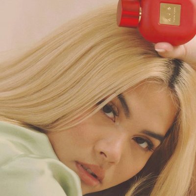 nước hoa của ngôi sao; nước hoa; Hue; Hayley Kiyoko