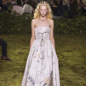 Những BST nổi bật tại tuần lễ Haute Couture Xuân-Hè 2017 - ELLE VN