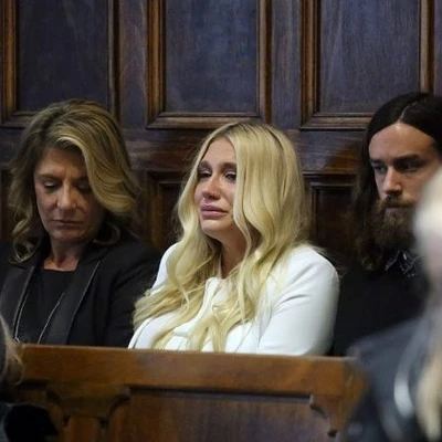 Kesha suy sup tại phiên tòa sau khi nghe phán quyết thua kiện