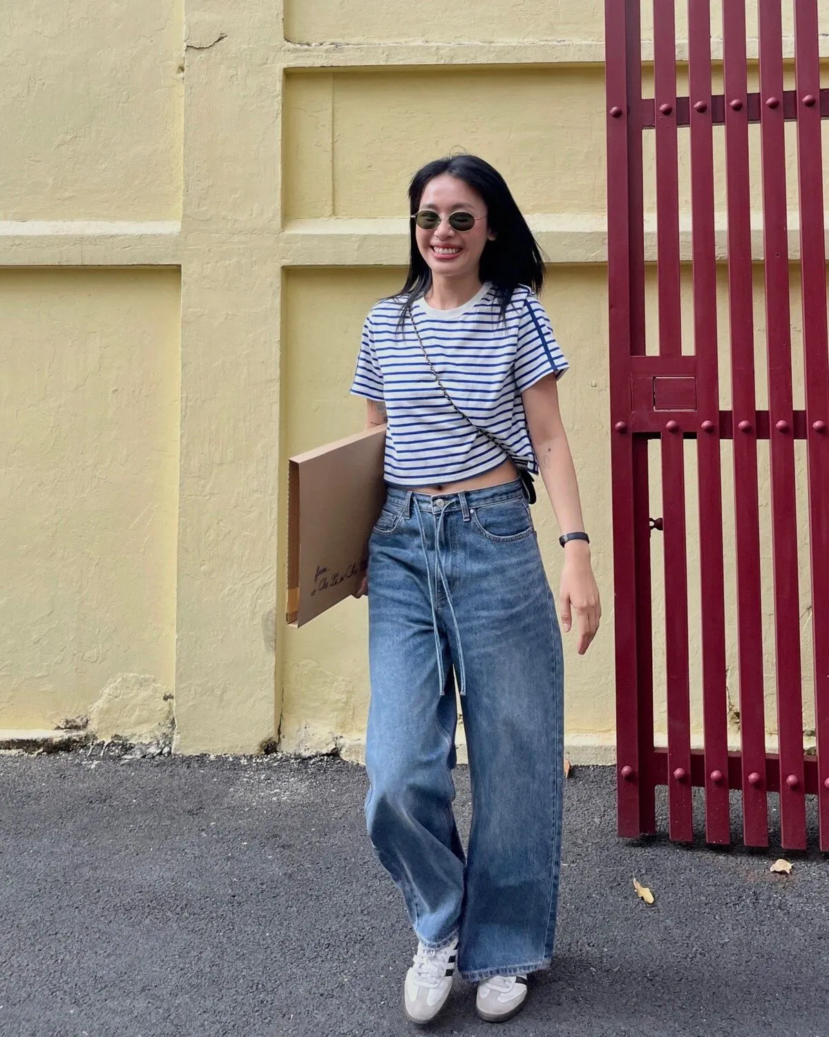 Daughter Jeans với phần dây rút có thể điều chỉnh