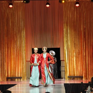 BST Vương Triều của Nhà thiết kế Võ Việt Chung trình diễn tại Mỹ