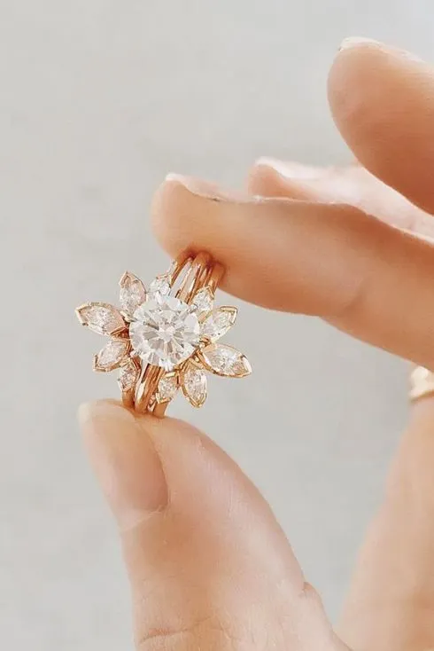 nhẫn kim cương đẹp hình bông hoa